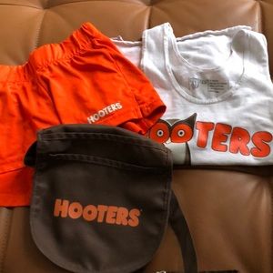 Hooters uni